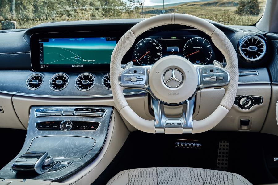 Панель приборов Mercedes-AMG CLS53 4Matic+ (C257) 2018 года  (UK) (фото 7 из 40)